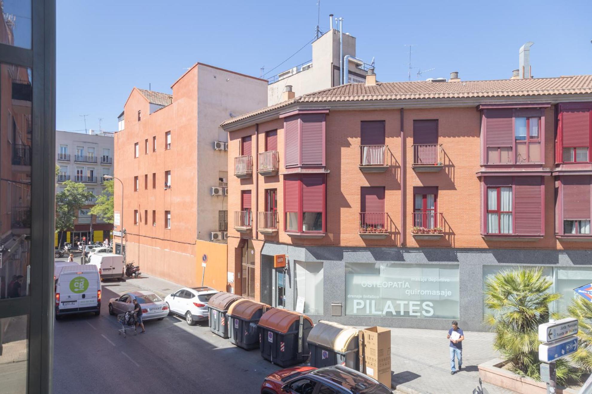 Luminoso Madrid Javalambre Temporal Esterno foto